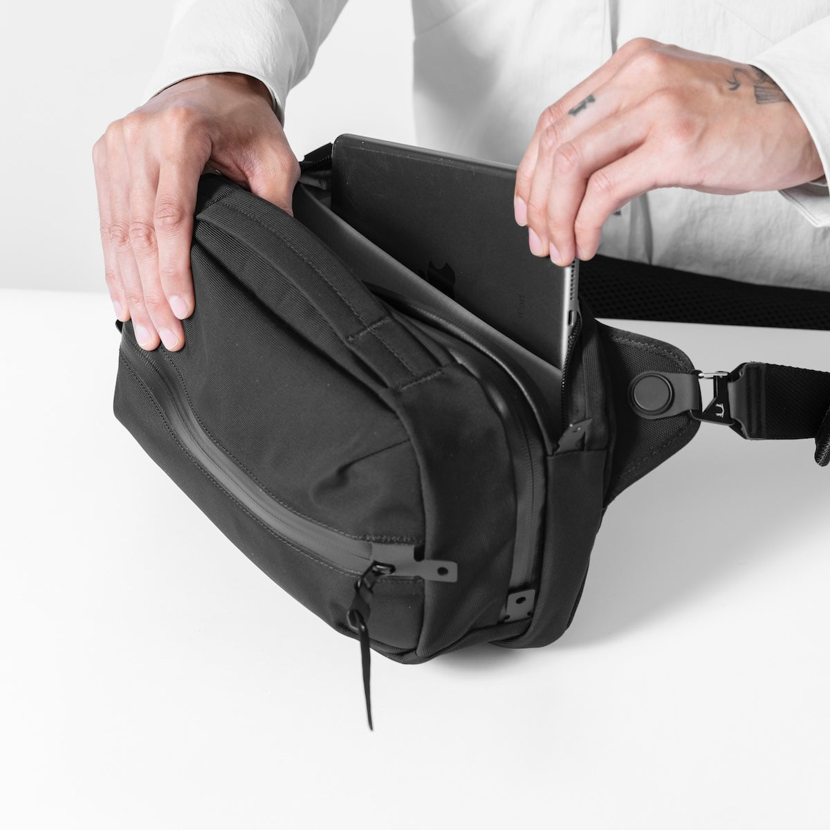 Black Ember GRIP-SLING 06 in Jet Black
