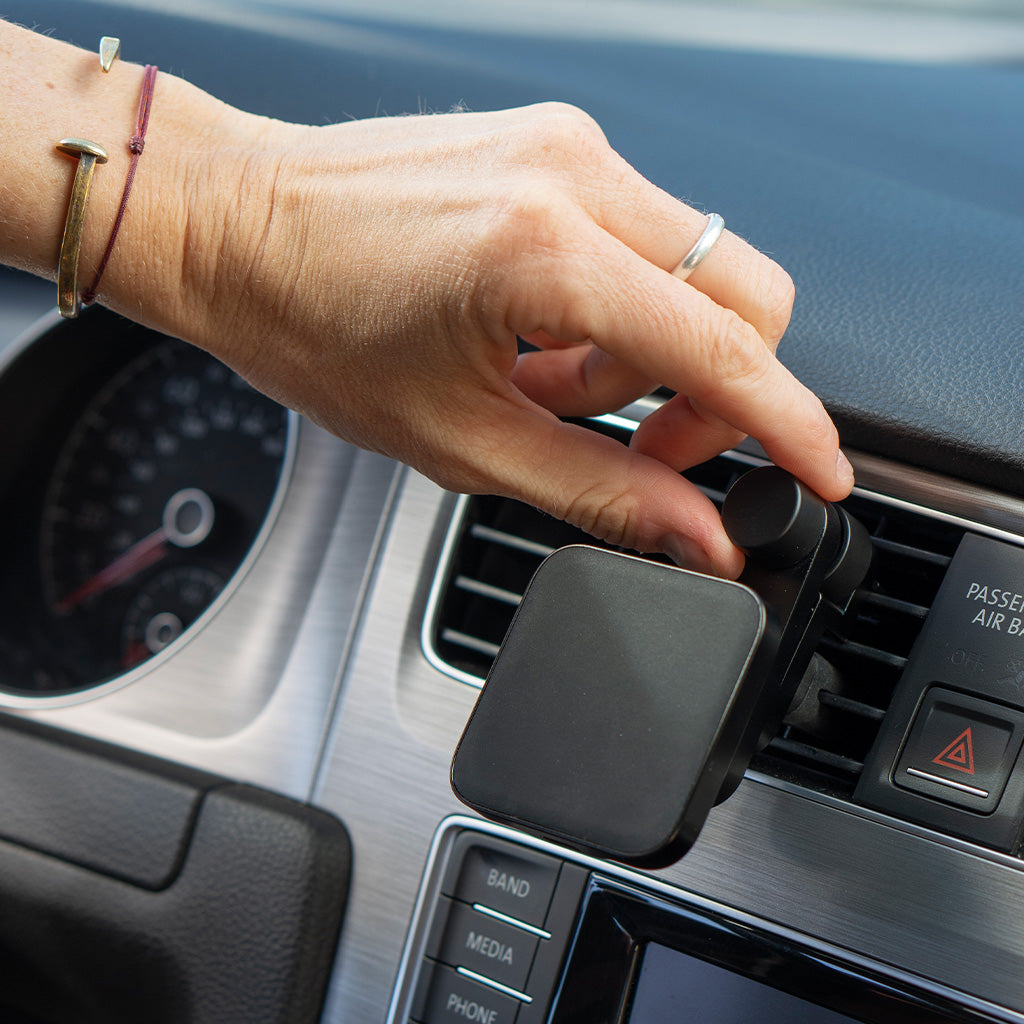 peak-design-car-vent-mount-charging