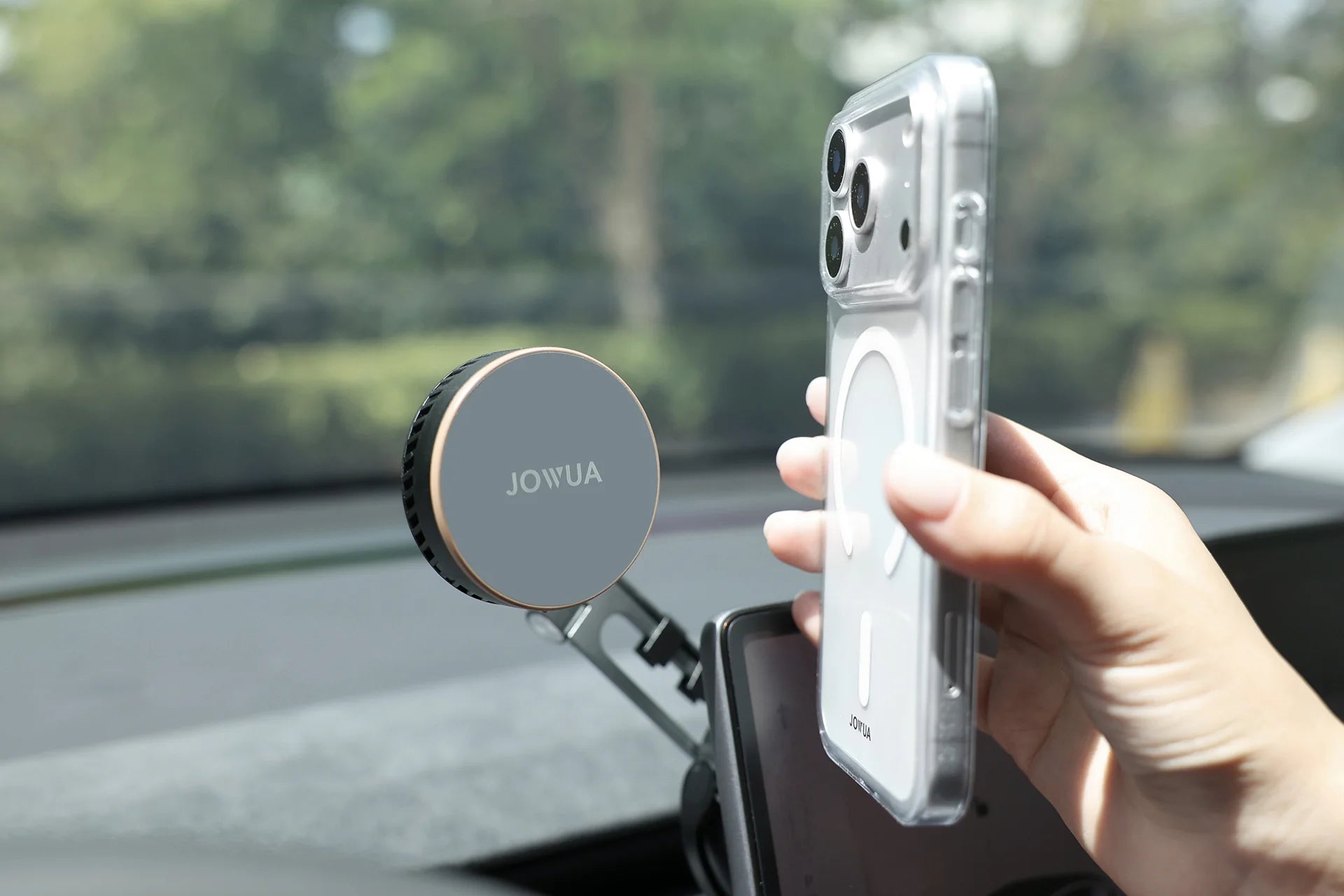 Active Cooling Tesla Compatible Phone Mount (S/3/X/Y/Cybertruck) - Storming Gravity