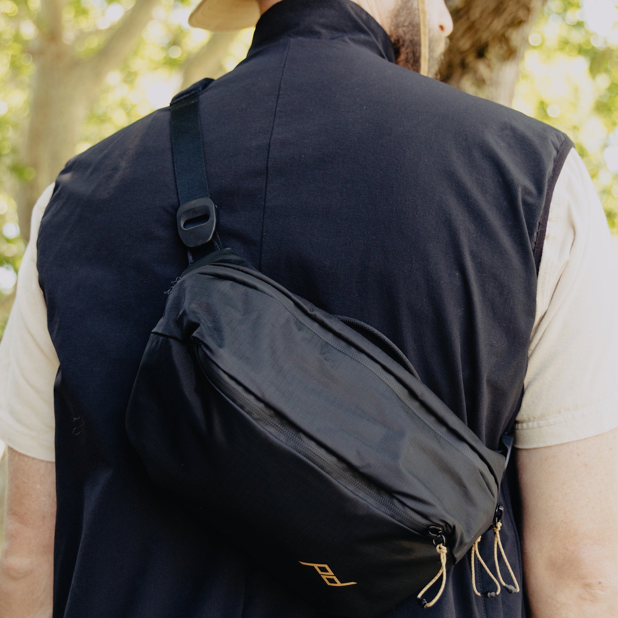 Outdoor Sling 4L - Storming Gravity