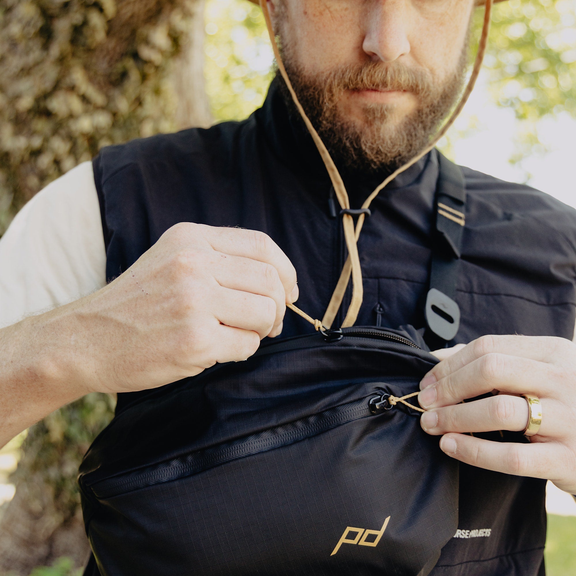 Outdoor Sling 4L - Storming Gravity