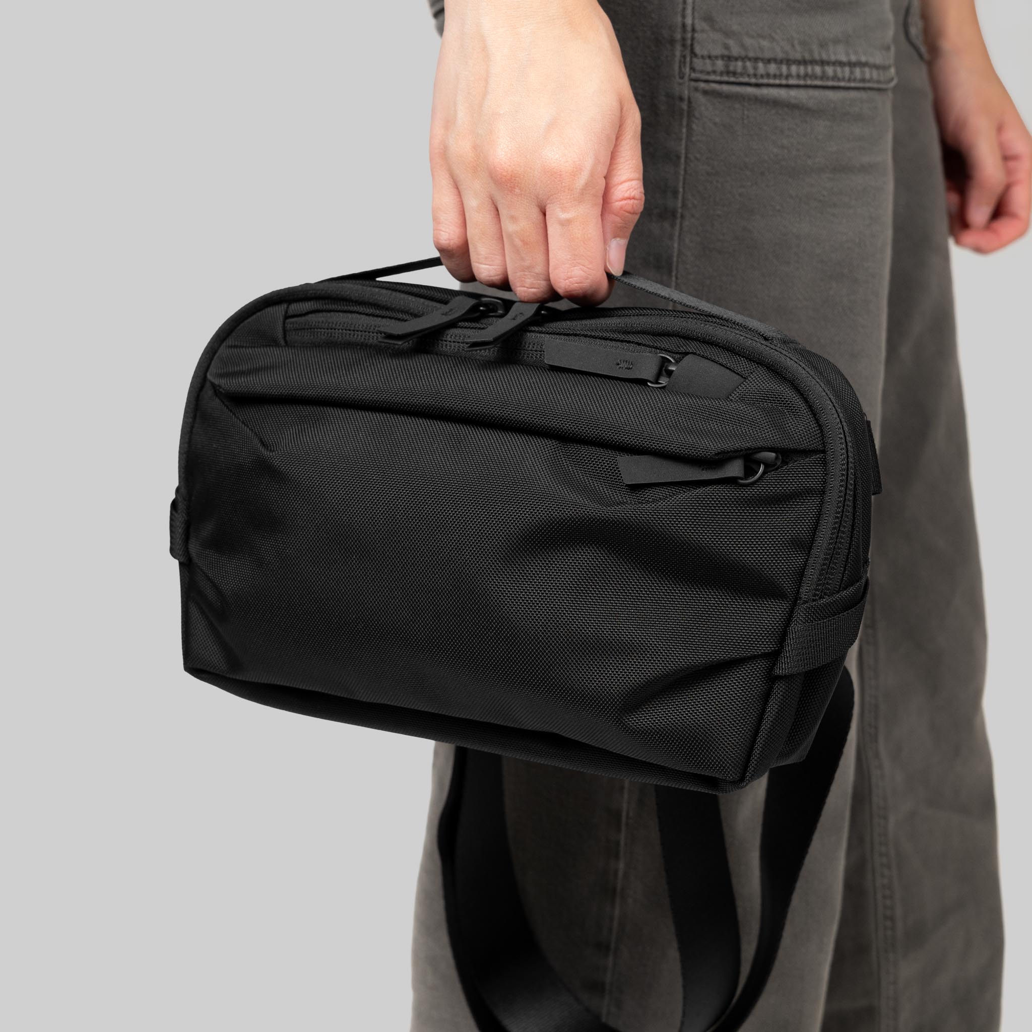 Toshi Sling 2.5L V2 - Storming Gravity