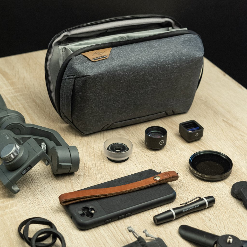 peak-design-tech-pouch-charcoal