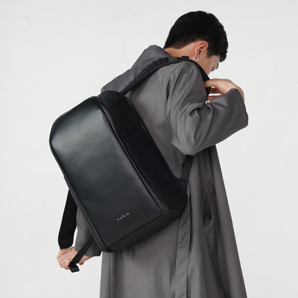 FlipPack Pro 23L | Backpack with Innovative Mag-System - Storming Gravity