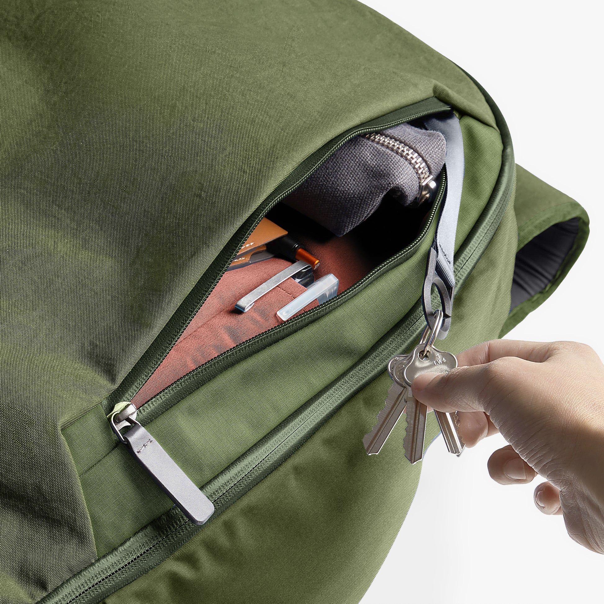 bellroy-transit-backpack-28l-ranger-green