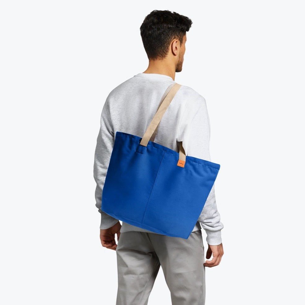 bellroy-market-tote-pigment-blue