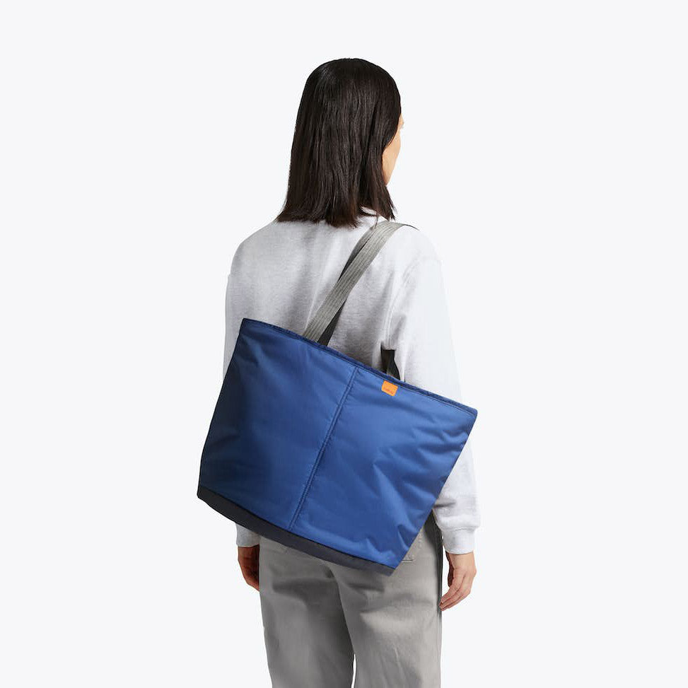 Bellroy Cooler Tote | 3M Thinsulate Insulated Tote Bag - Storming Gravity