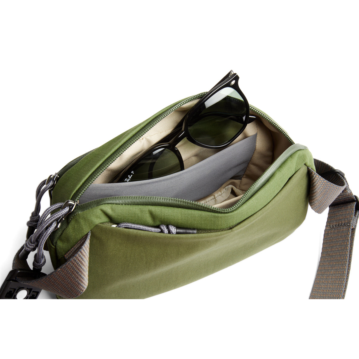 bellroy-venture-ready-sling-ranger-green