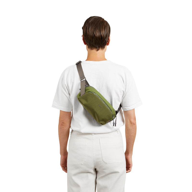 bellroy-venture-ready-sling-ranger-green