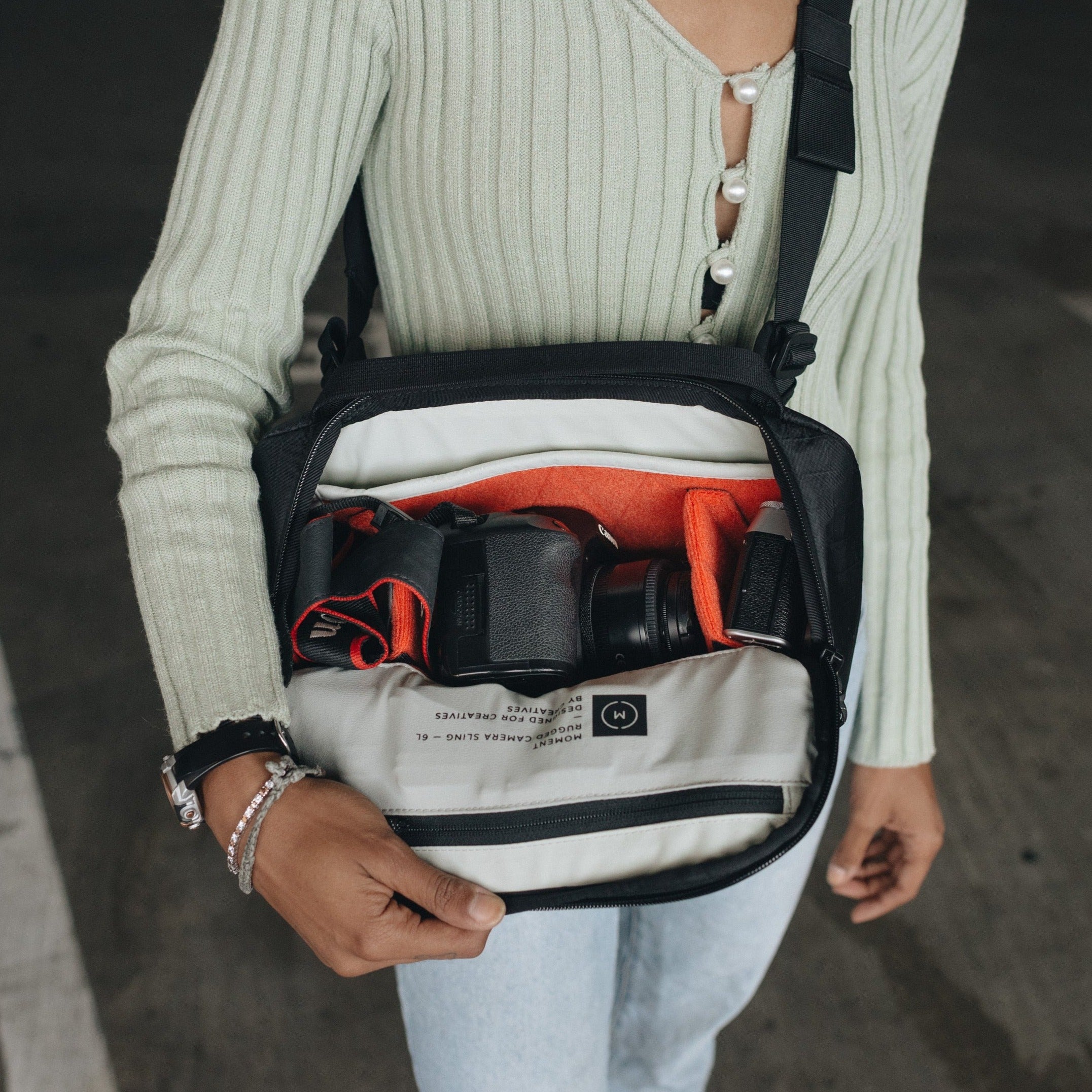 moment-rugged-camera-sling-10L-black