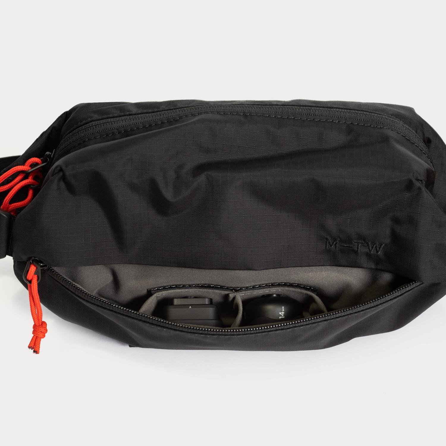 moment-mtw-fanny-sling-2l-black-ripstop