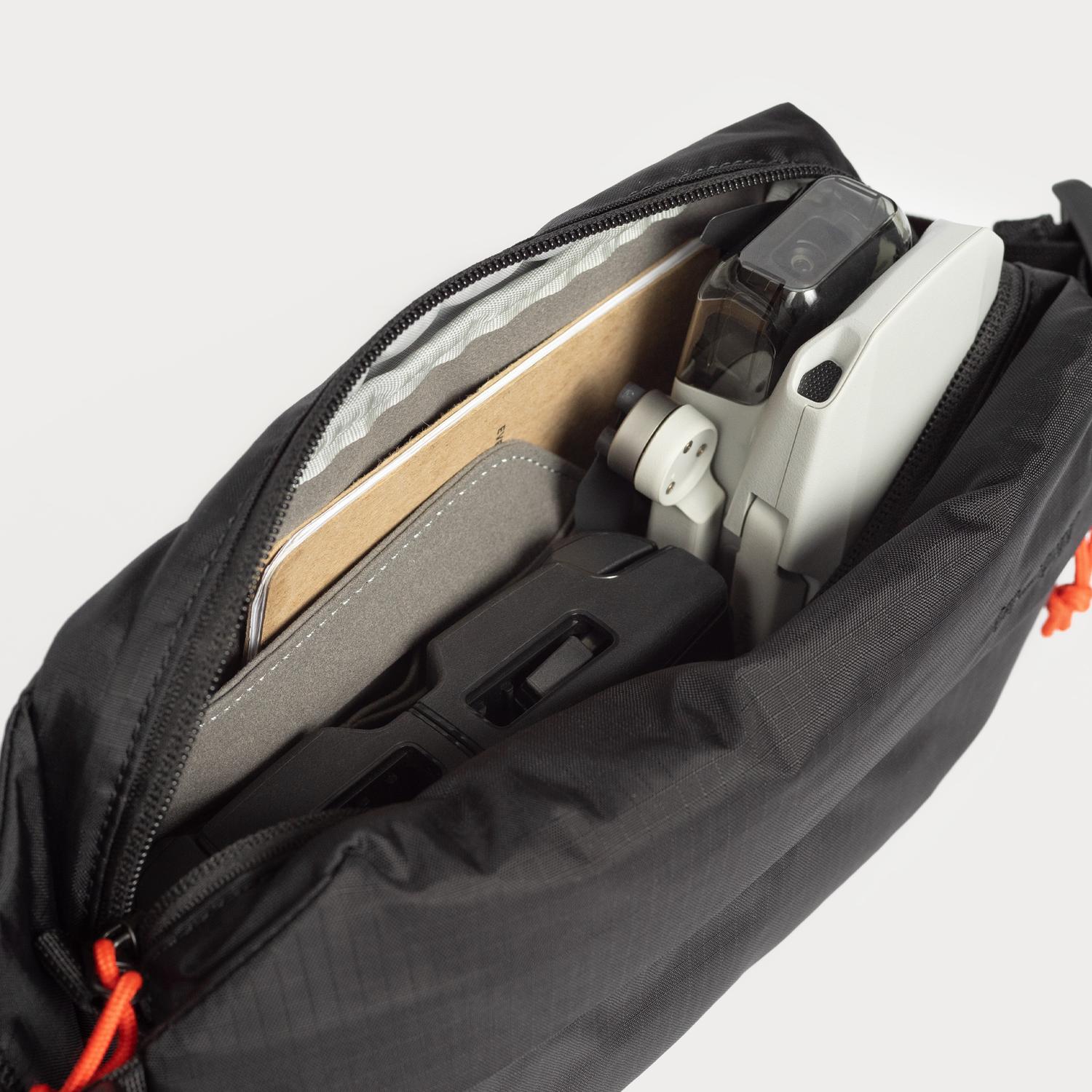 moment-mtw-fanny-sling-2l-black-ripstop