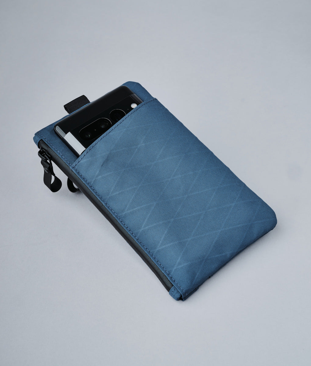 alpaka-zip-clutch-ocean-blue