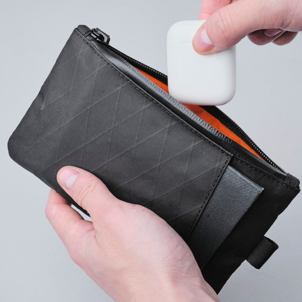 alpaka-zip-clutch-black