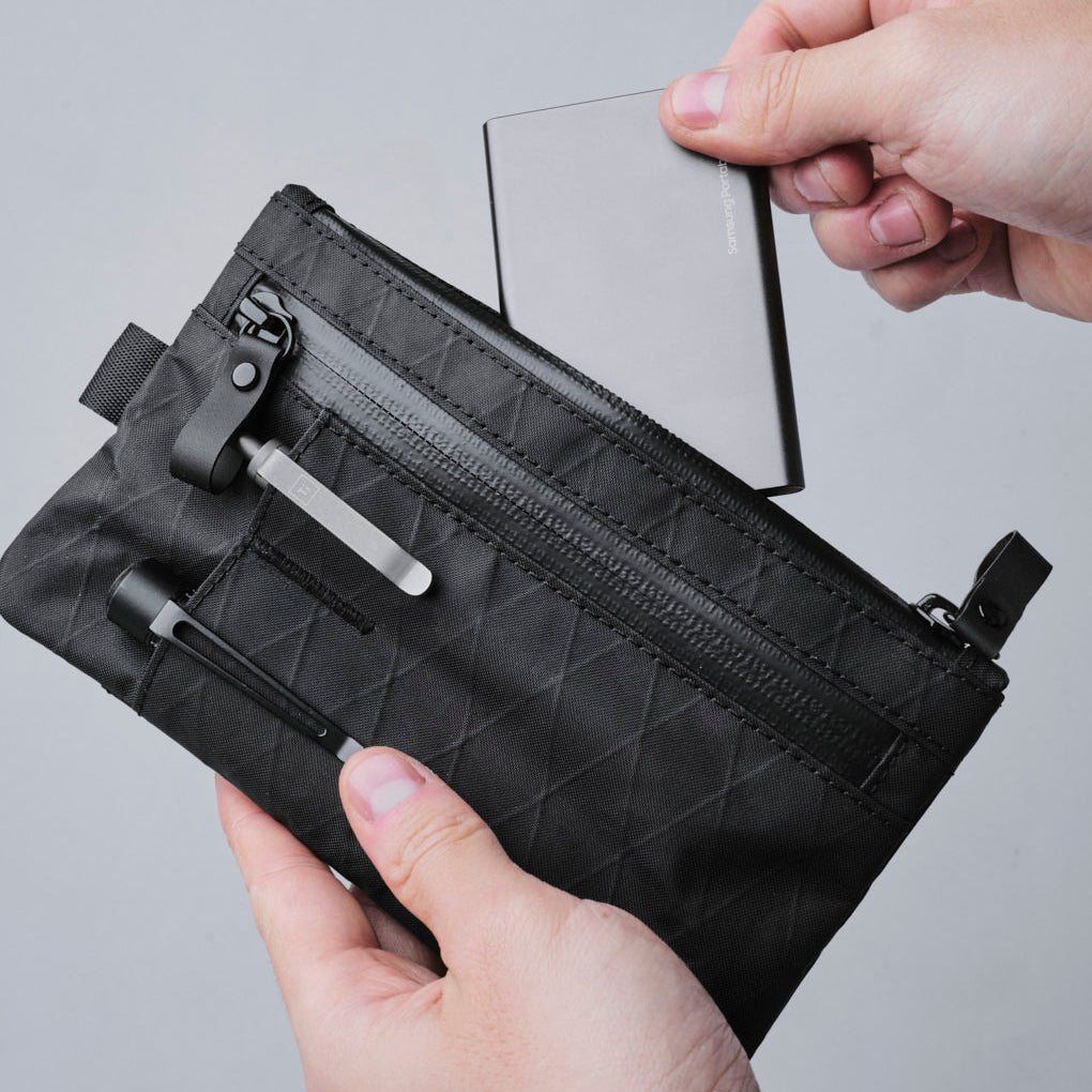 alpaka-zip-clutch-black