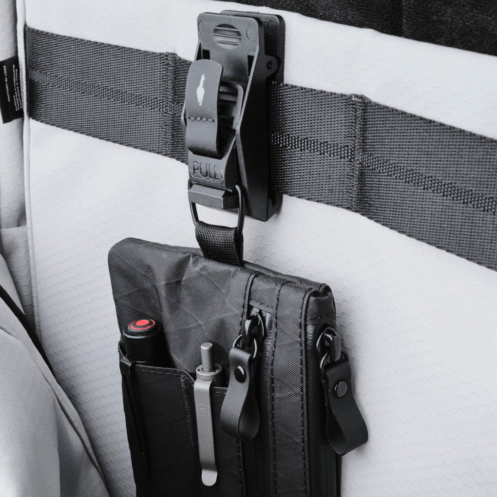 alpaka-zip-clutch-black