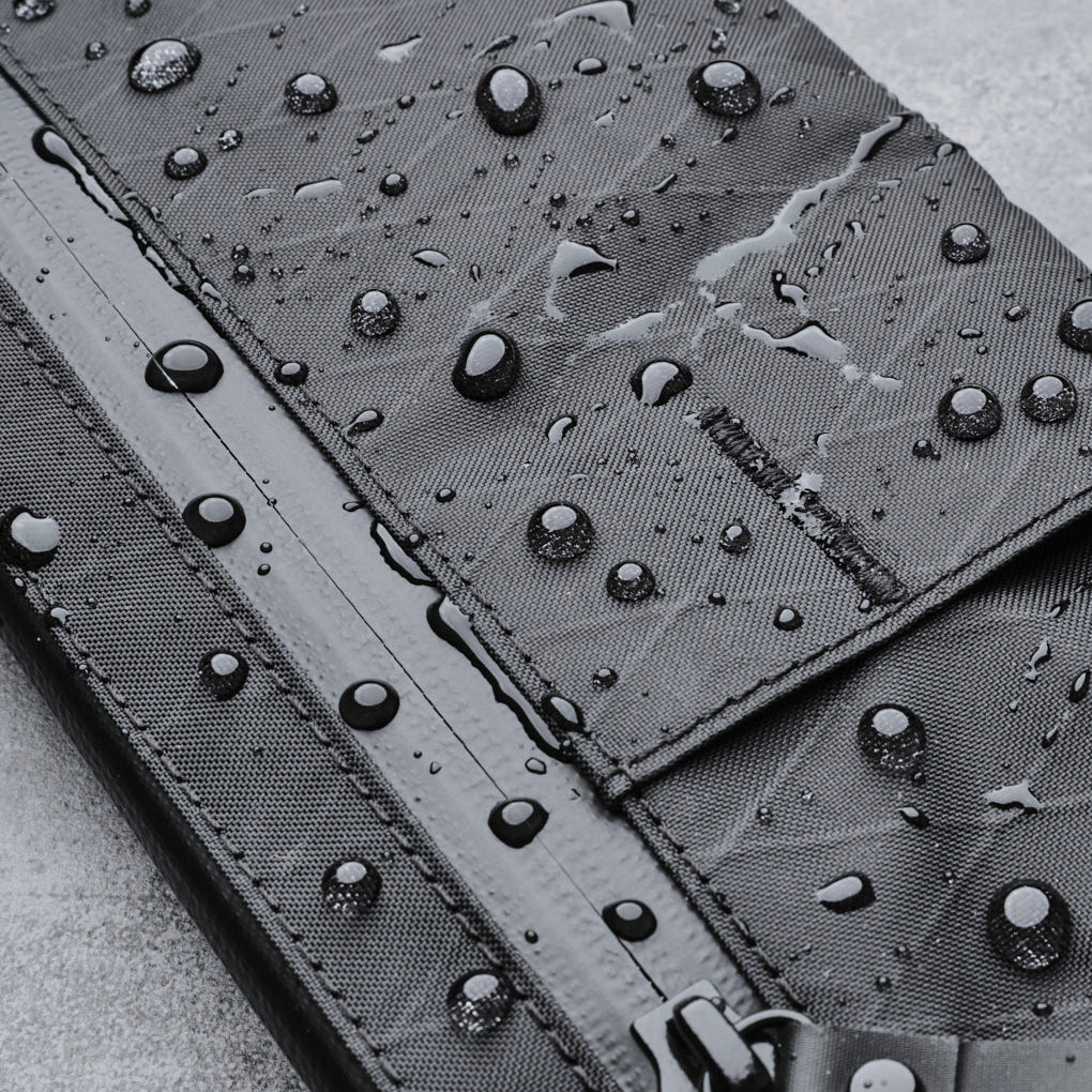 alpaka-zip-clutch-black