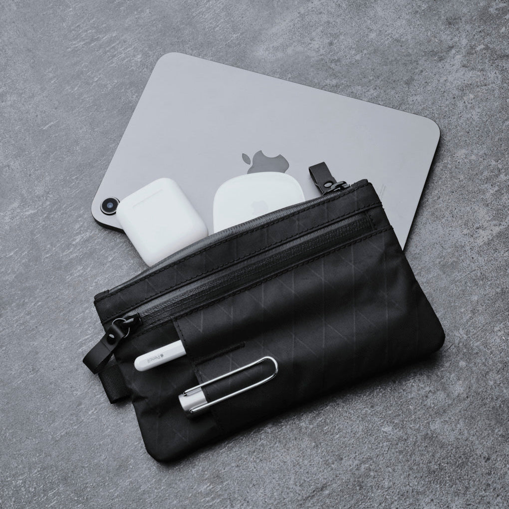alpaka-zip-clutch-black