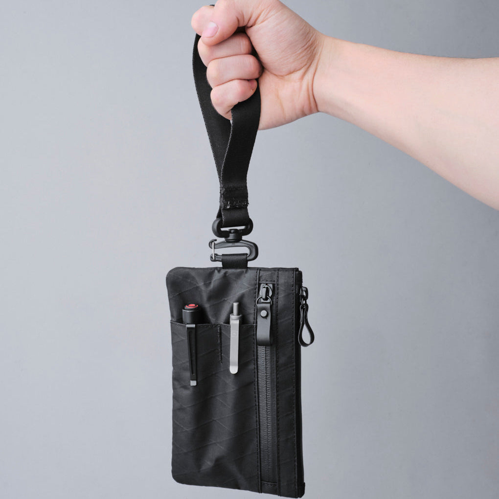 alpaka-zip-clutch-black