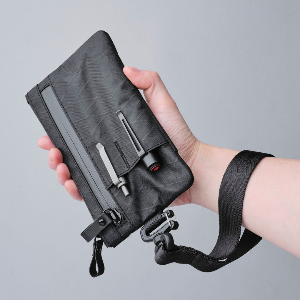 alpaka-zip-clutch-black
