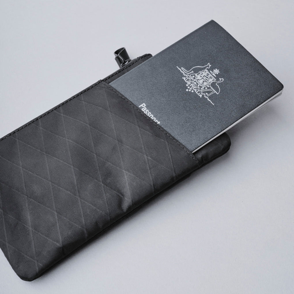 alpaka-zip-clutch-black