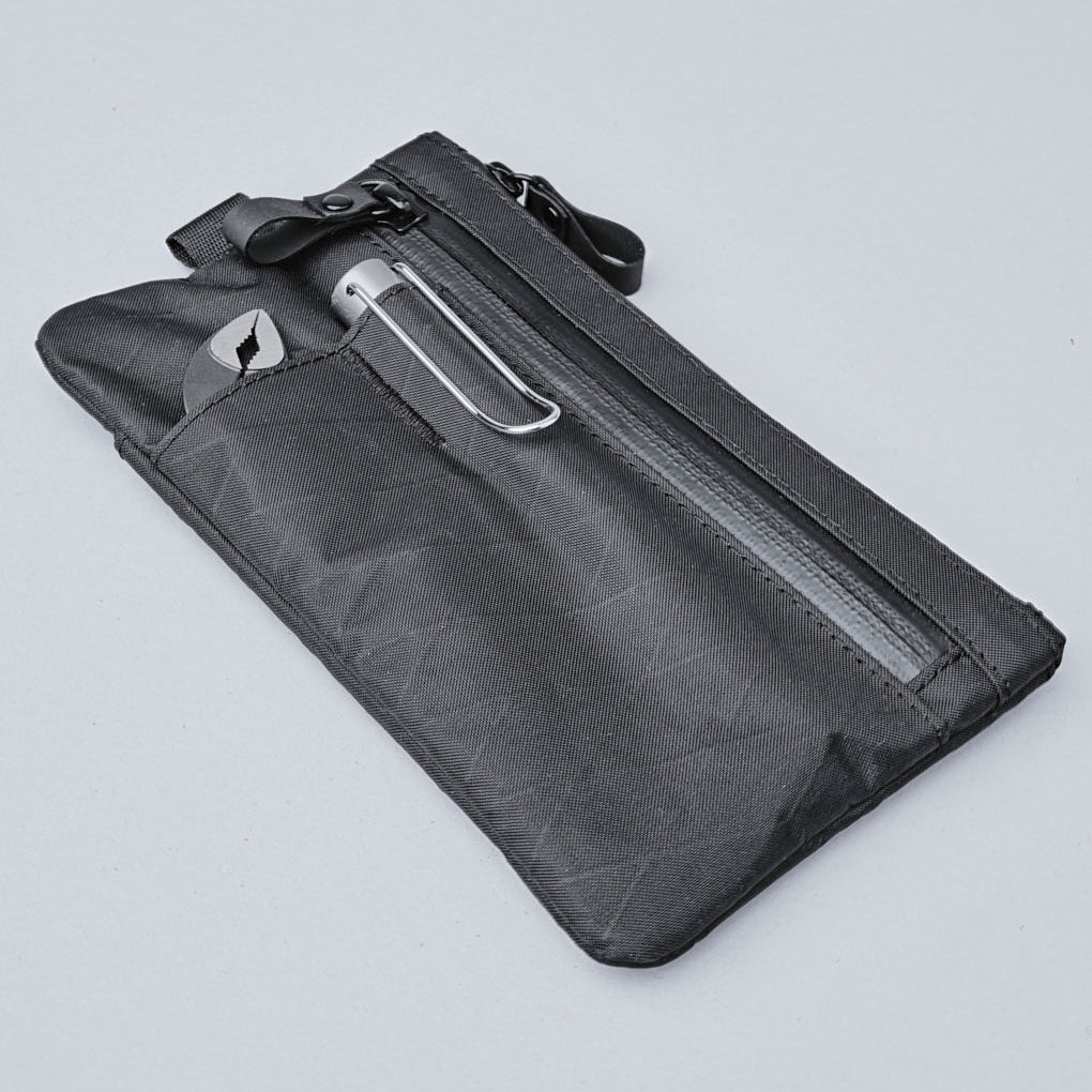 alpaka-zip-clutch-black