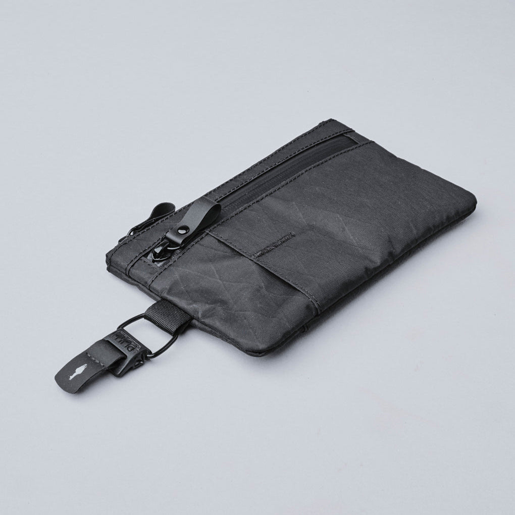 alpaka-zip-clutch-black