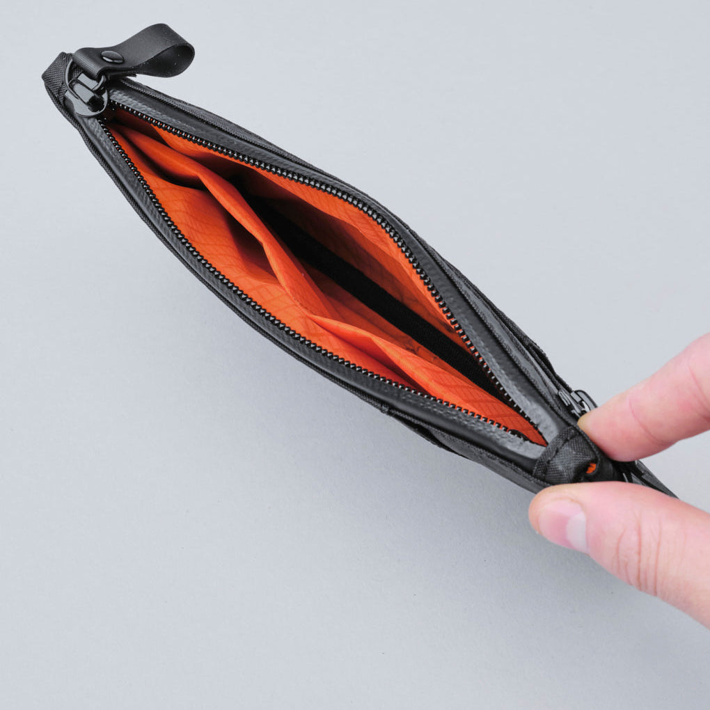 alpaka-zip-clutch-black