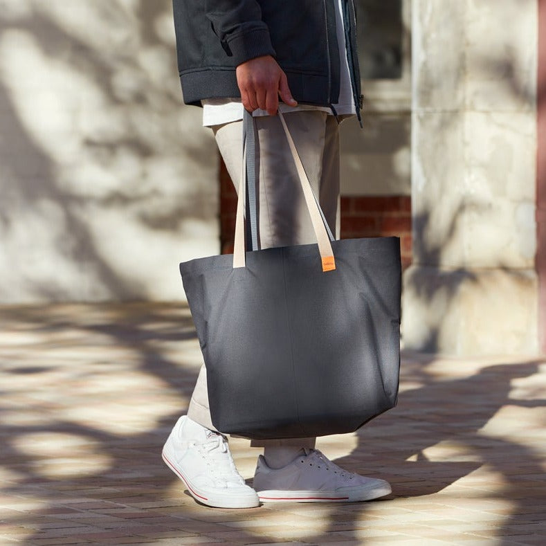 bellroy-market-tote-black