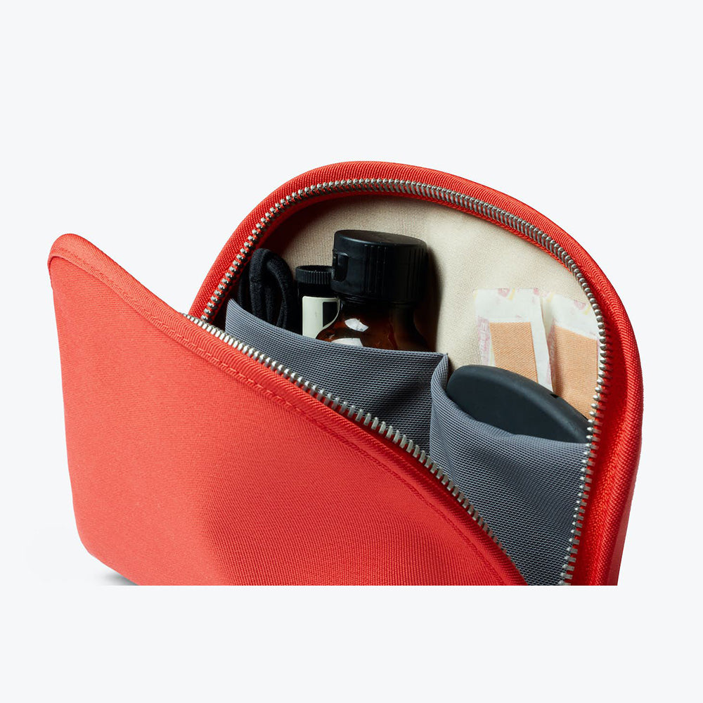 bellroy-classic-pouch-hot-sauce