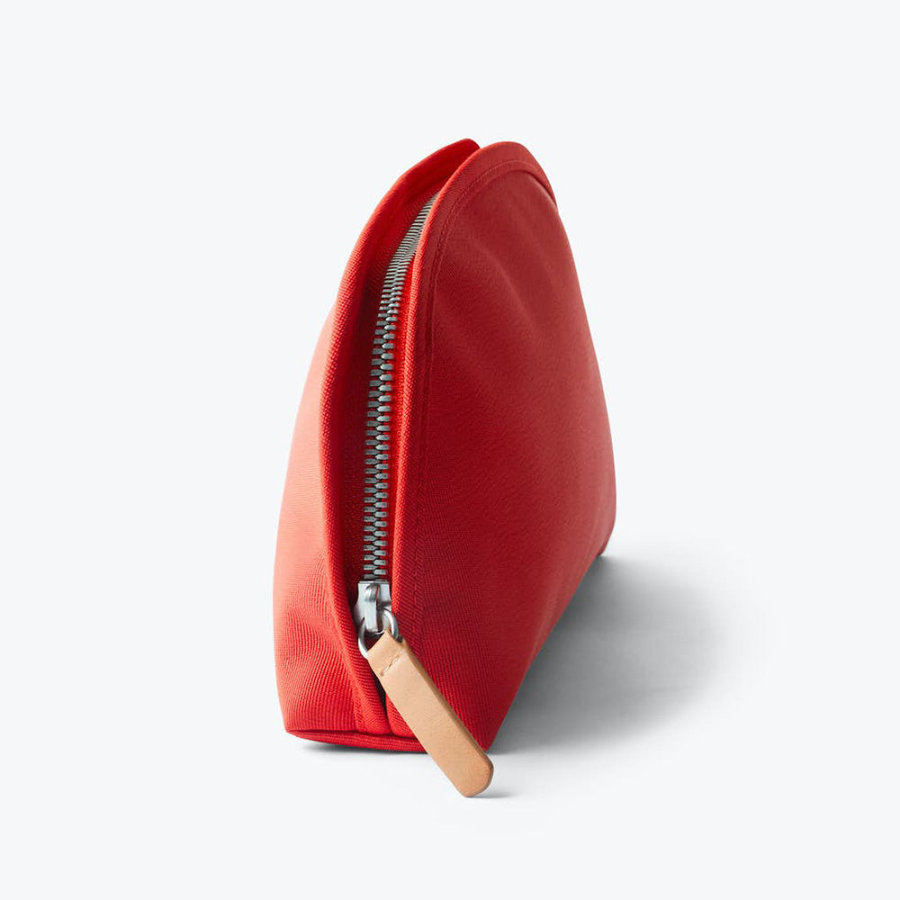 bellroy-classic-pouch-hot-sauce