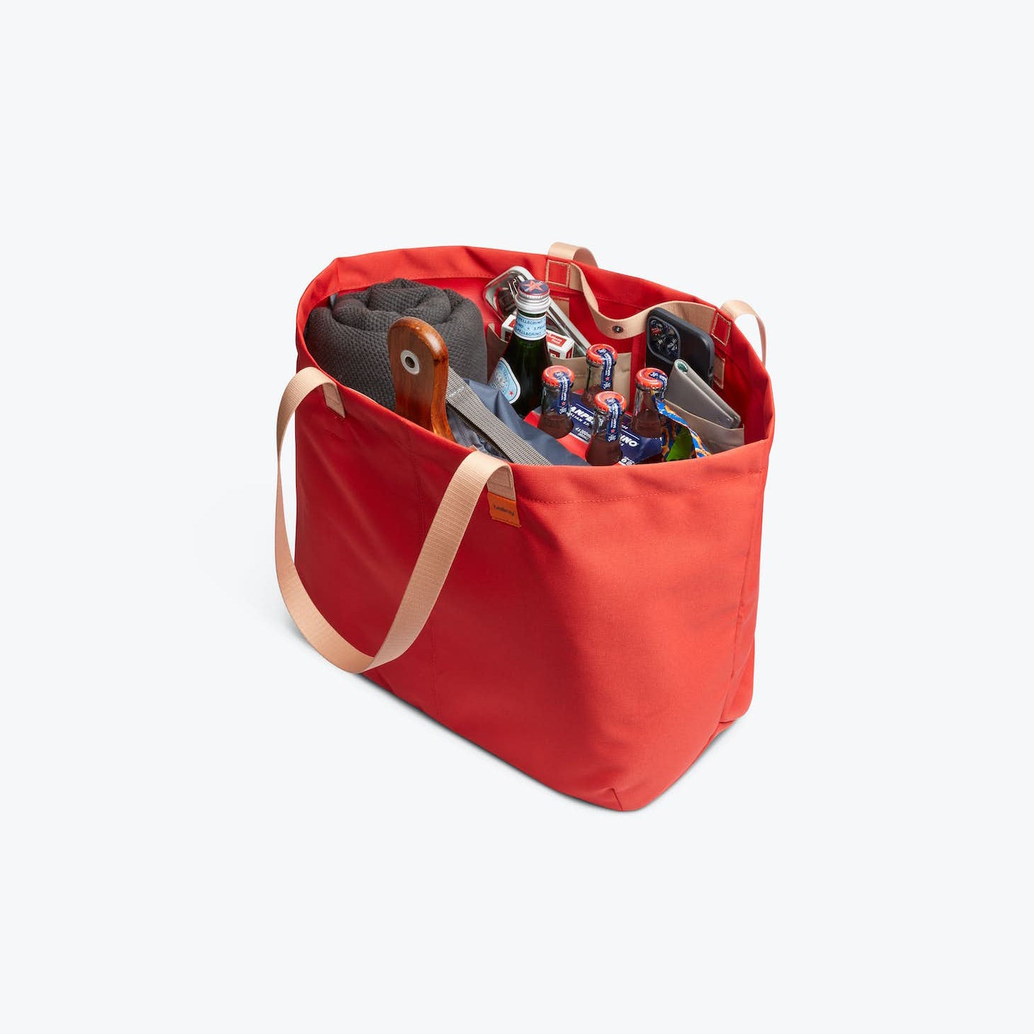 bellroy-market-tote-plus-hot-sauce