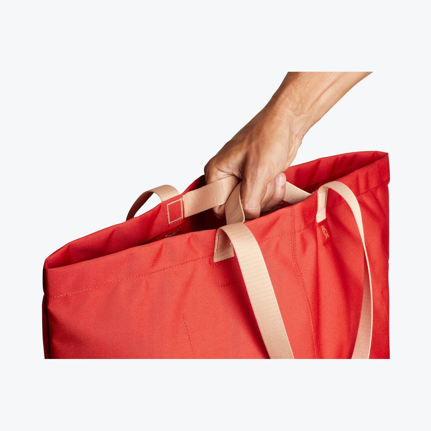 bellroy-market-tote-plus-hot-sauce