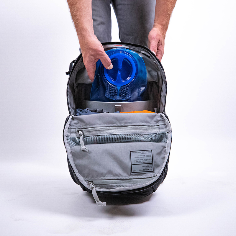 Evergoods Civic Half Zip 22L (CHZ) - Solution Black - Storming Gravity