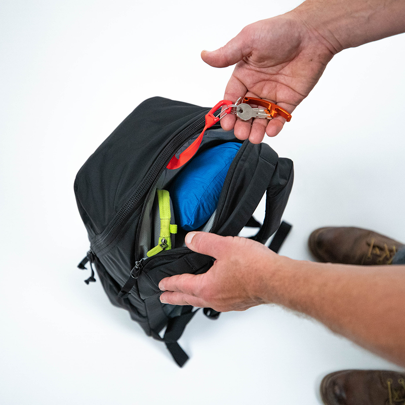 Evergoods Civic Half Zip 22L (CHZ) - Solution Black - Storming Gravity