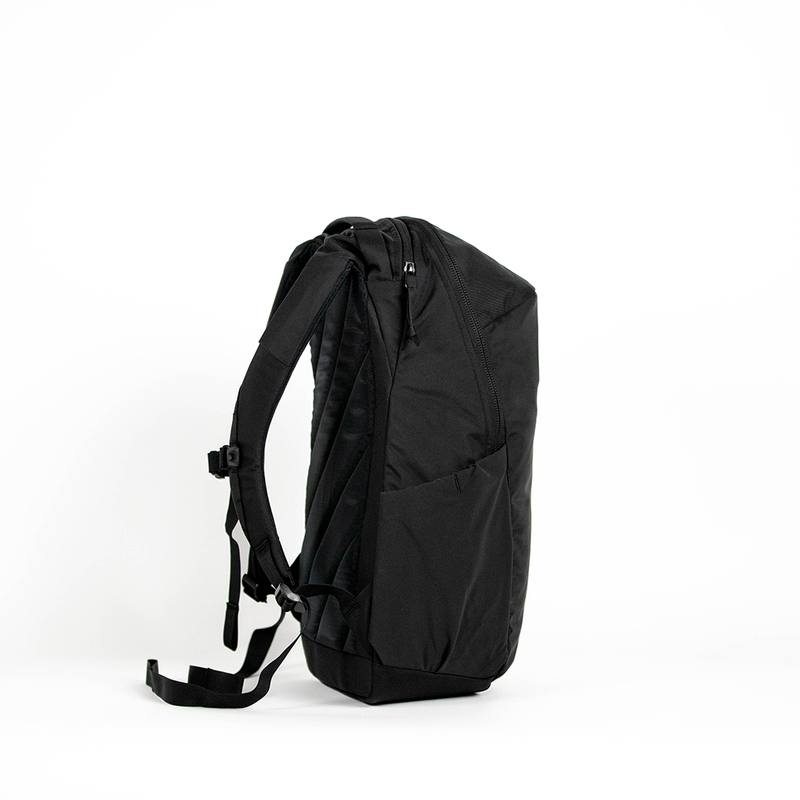 Evergoods Civic Half Zip 22L (CHZ) - Solution Black - Storming Gravity