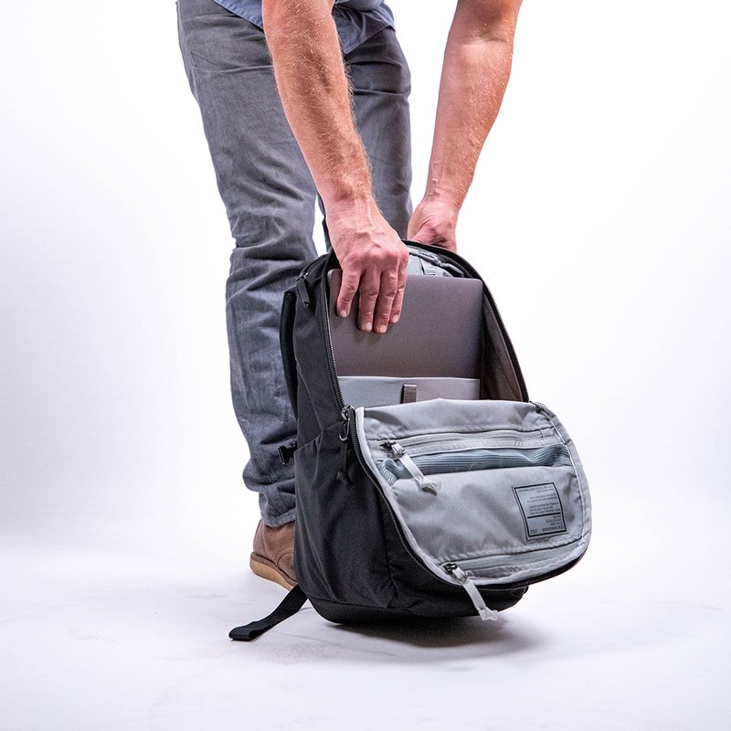Evergoods Civic Half Zip 22L (CHZ) - Solution Black - Storming Gravity