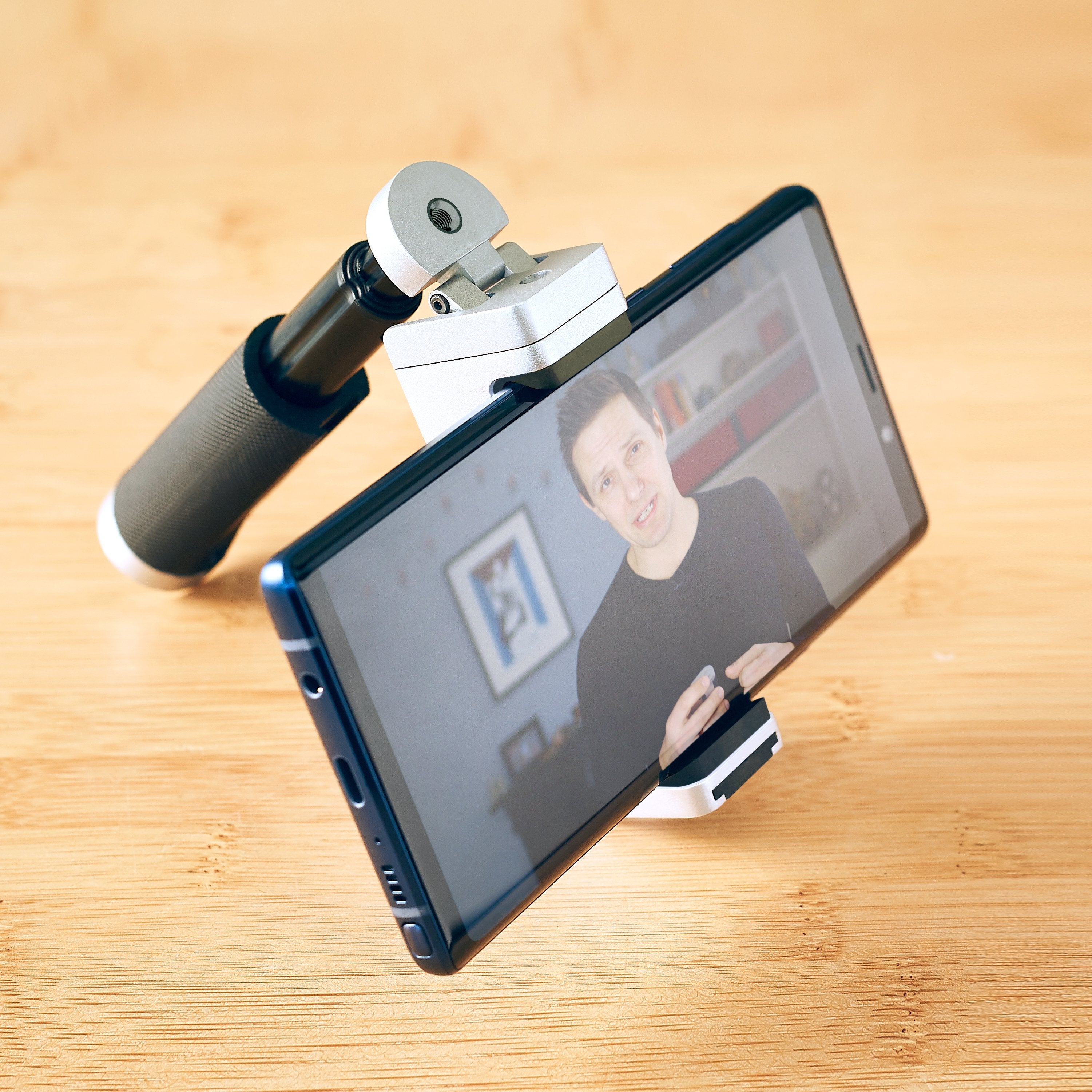 ShutterGrip 2 - Just Mobile - Storming Gravity