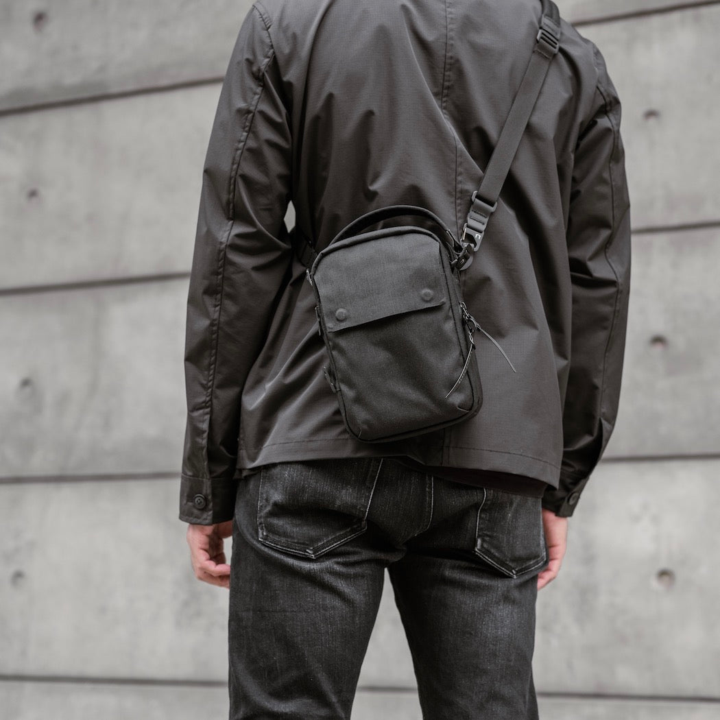 Kompak 5L Crossbody Bag - Black Ember - Storming Gravity
