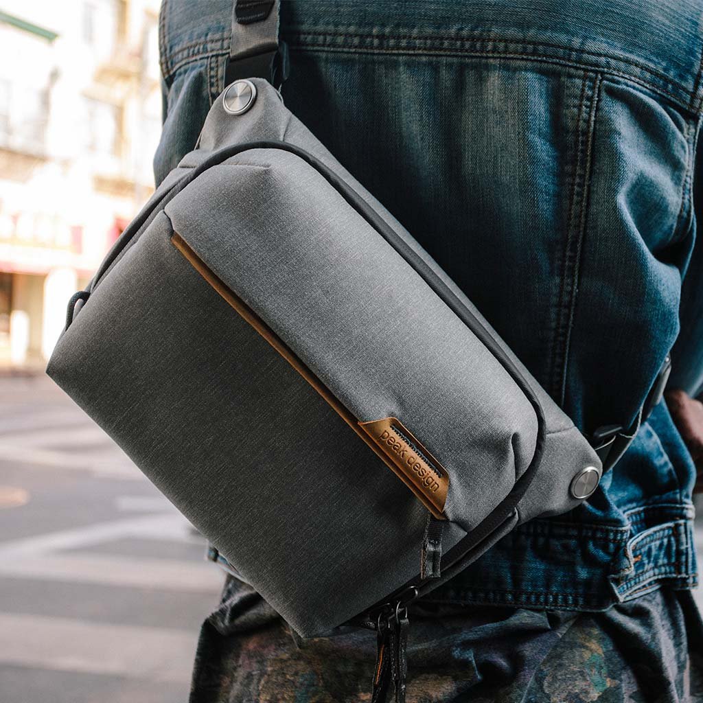 peak-design-everyday-sling-charcoal