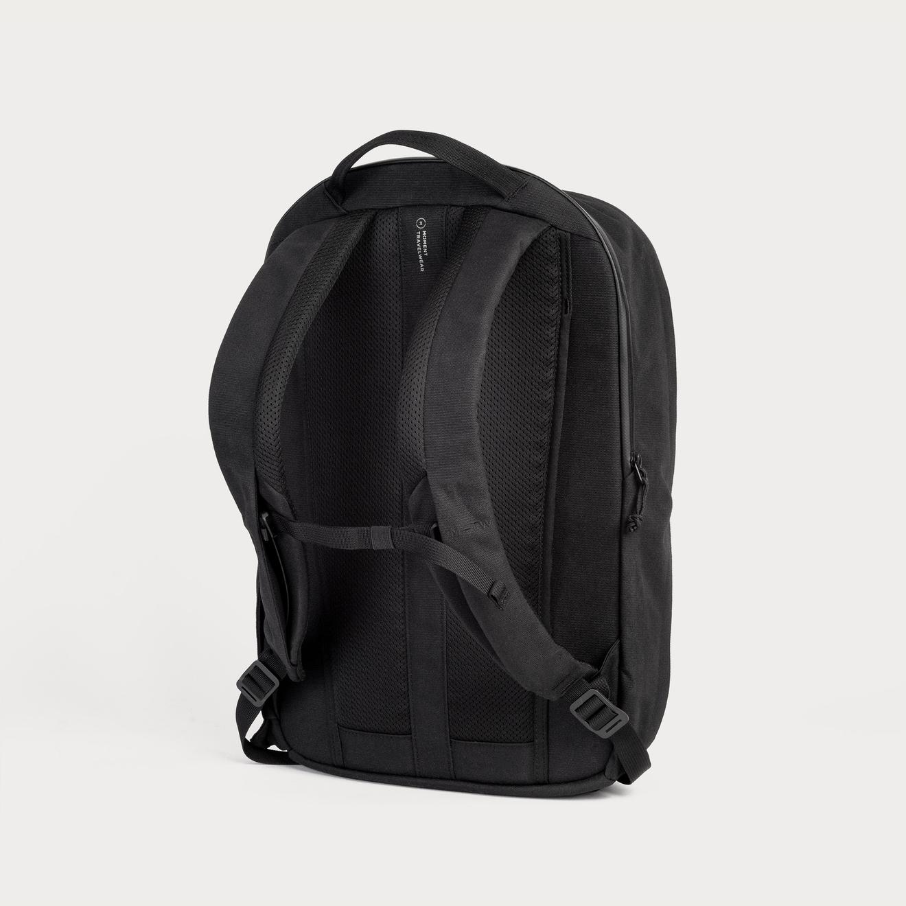 美品 /Moment MTW Backpack 17L 黒