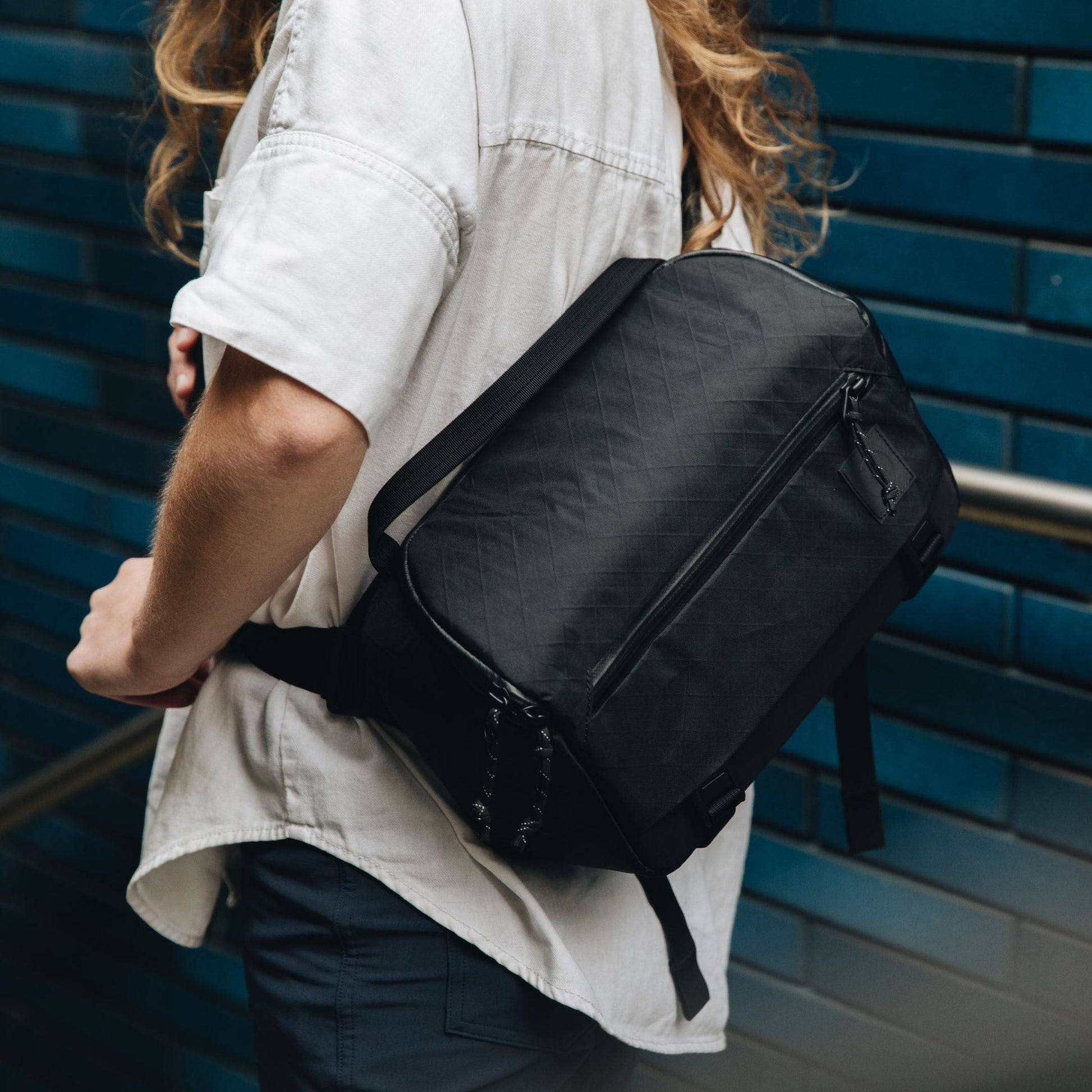 moment-rugged-camera-sling-10L-black