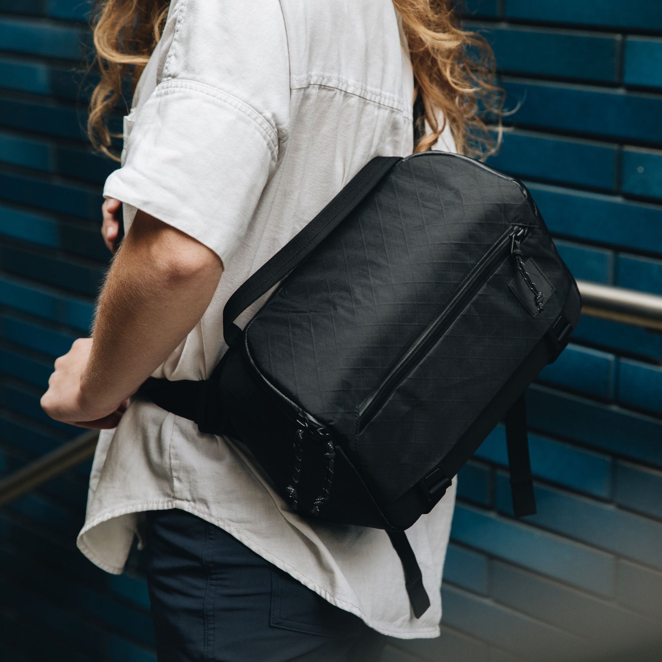 moment-rugged-camera-sling-10L-black