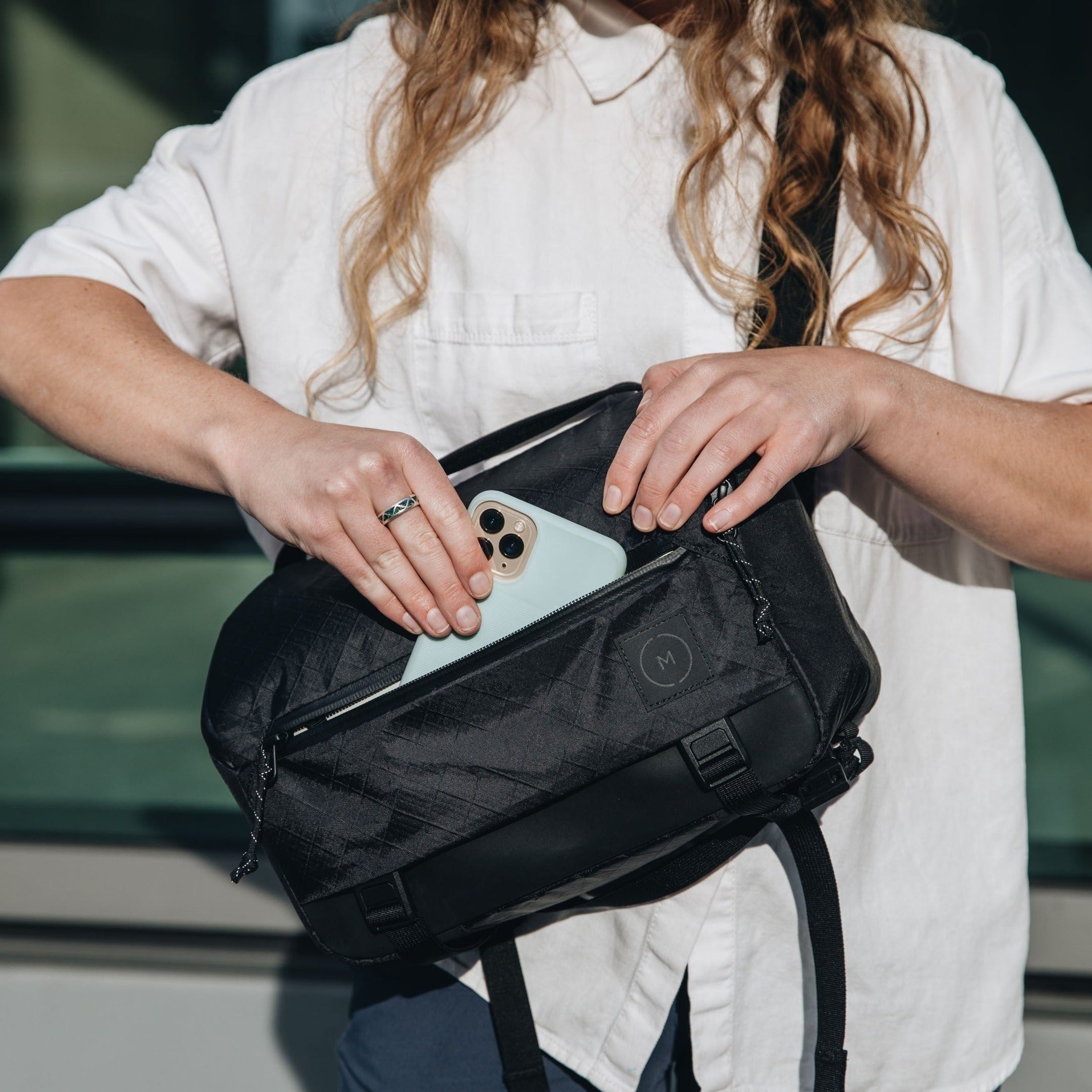 moment-rugged-camera-sling-6L-black