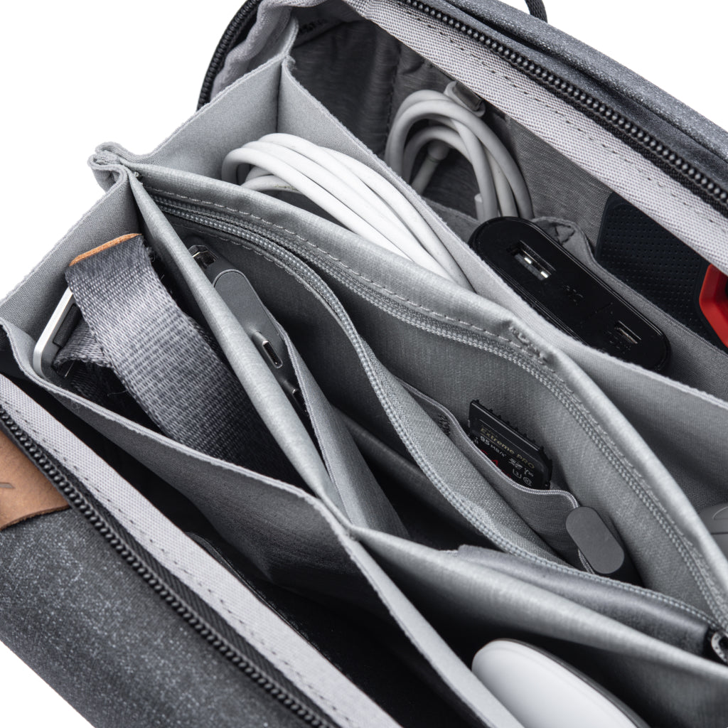 peak-design-tech-pouch-charcoal