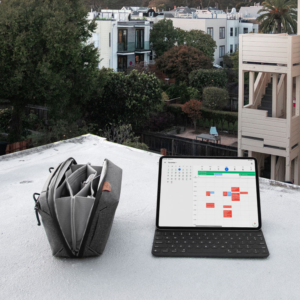 peak-design-tech-pouch-charcoal