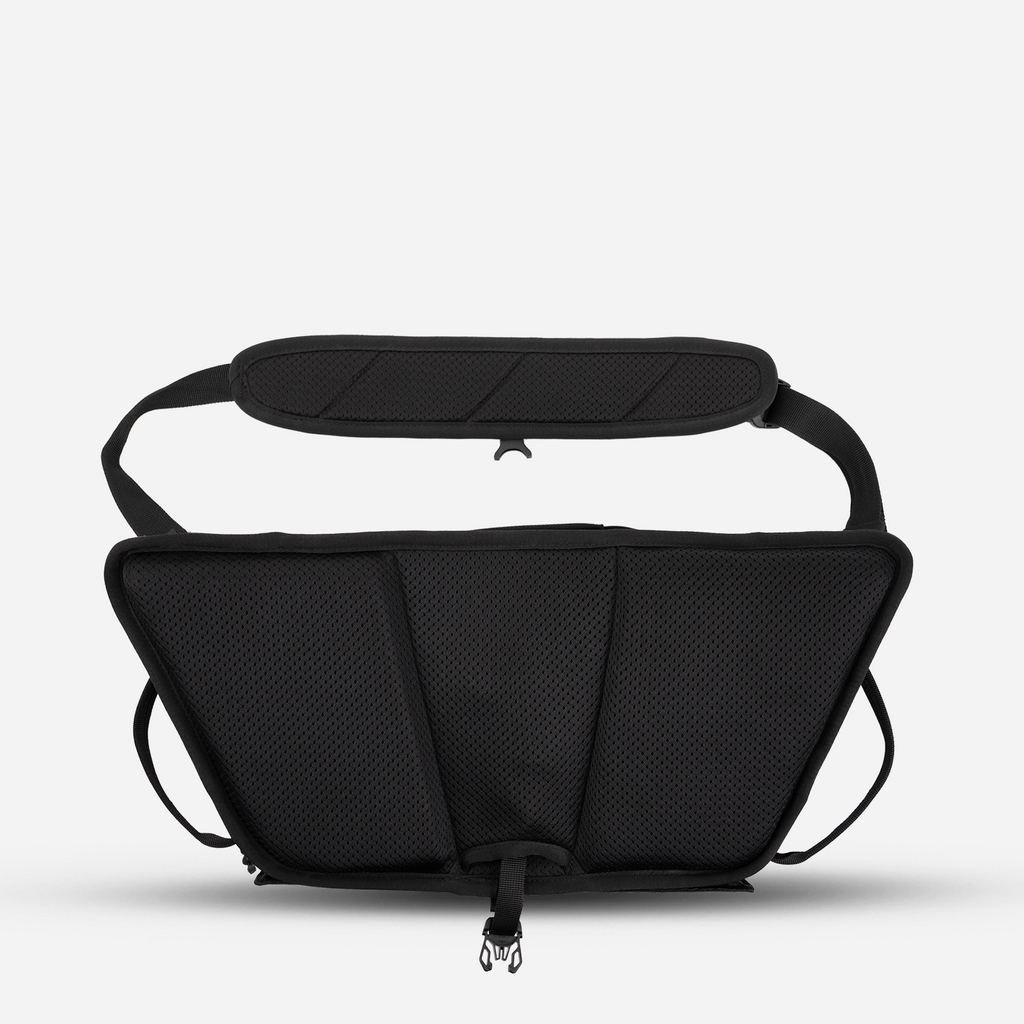 wandrd-rogue-sling-9l-black